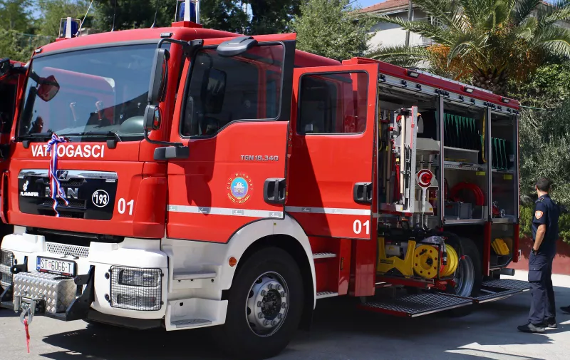 24.07.2020., Split - Vatrogasci sa srednjedalmatinskog podrucja dobili nova specijalna vozila koja su im urucena u JVP Split.rPhoto:Ivo Cagalj/PIXSELL