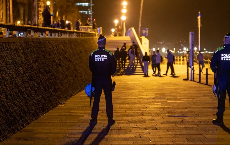 May 14, 2021, Barcelona, (Catalonia, Madrid, Spain: Police officers guard the Barceloneta beach during the first Friday without curfew, May 14, 2021, in Barcelona, Catalonia, (Spain). This is the first Friday without curfew where the images of the last weekend of botellones on public roads after the end of the state of alarm have been repeated. Only in the Catalan capital have been evicted during this night more than 7,000 people in a special device...MAY 15;2021;BARCELONA;CATALONIA;CURFEW..Lorena SopÃªna / Europa Press..05/14/2021,Image: 610957280, License: Rights-managed, Restrictions: * France, Germany , UK and Spain Rights OUT *, Model Release: no, Credit line: Profimedia