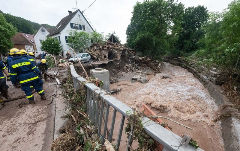 03 June 2024, Baden-Württemberg, Klaffenbach: Flood damage can be seen on a bridge. Photo: Marijan Murat/dpa (Photo by MARIJAN MURAT / DPA / dpa Picture-Alliance via AFP)