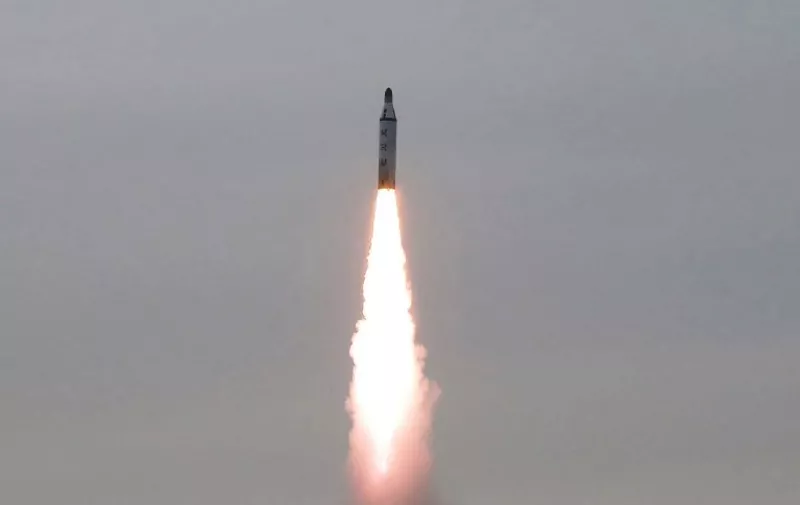 This picture released from North Korea's official Korean Central News Agency (KCNA) on April 24, 2016 shows the underwater test-fire of a strategic submarine ballistic missile at an undisclosed location in North Korea on April 23, 2016.
North Korean leader Kim Jong-Un hailed a submarine-launched ballistic missile (SLBM) test as an "eye-opening success", state media said on April 24, declaring Pyongyang has the ability to strike Seoul and the US whenever it pleases.
 / AFP PHOTO / KCNA VIA KNS / KCNA /  - South Korea OUT / REPUBLIC OF KOREA OUT   ---EDITORS NOTE--- RESTRICTED TO EDITORIAL USE - MANDATORY CREDIT "AFP PHOTO/KCNA VIA KNS" - NO MARKETING NO ADVERTISING CAMPAIGNS - DISTRIBUTED AS A SERVICE TO CLIENTS
THIS PICTURE WAS MADE AVAILABLE BY A THIRD PARTY. AFP CAN NOT INDEPENDENTLY VERIFY THE AUTHENTICITY, LOCATION, DATE AND CONTENT OF THIS IMAGE. THIS PHOTO IS DISTRIBUTED EXACTLY AS RECEIVED BY AFP.  /