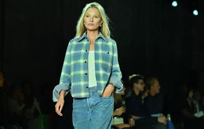 British model Kate Moss presents a creation for Bottega Veneta's Women and Men Spring-Summer 2023 fashion collection on September 24, 2022, as part of the fashion week in Milan. (Photo by Filippo MONTEFORTE / AFP)