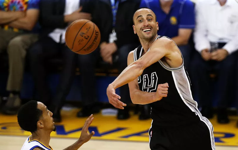 San Antonio Spurs&#8217; Manu Ginobili (20) passes against Golden State Warriors&#8217; Shaun Livingston (34) in the fourth quarter on April 7, 2016 at Oracle Arena in Oakland, Calif. The Warriors won 112-101., Image: 280918858, License: Rights-managed, Restrictions: NC WEB LN NO MAGAZINE SALES, Model Release: no, Credit line: Profimedia, Newscom