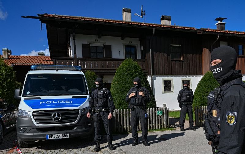 Police stands guard during a raid against a property that allegedly belongs to a Russian oligarch close to Putin, in Rottach-Egern near the resort town of Tegernsee, southern Germany, on September 21, 2022. - Some 250 officers of the German Federal Criminal Police Office (BKA) carried out a large-scale raid on September 21, 2022 in several regions, Bavaria, Baden-Wuerttemberg, Schleswig-Holstein and Hamburg, against, according to media reports, properties of Russian billionaire Alisher Usmanov and four other suspects. A total of 24 properties have been searched. (Photo by CHRISTOF STACHE / AFP)