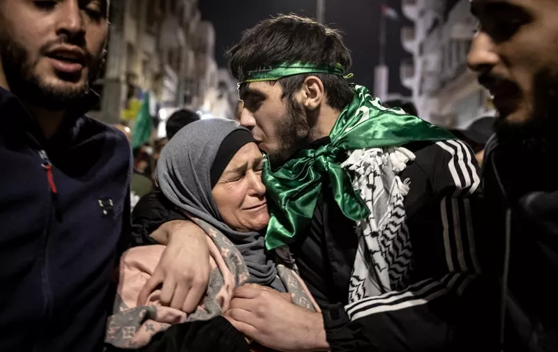 TOPSHOT - A Palestinian prisoner hugs his mother after being released from an Israeli jail in exchange for Israeli hostages released by Hamas from the Gaza Strip, in Ramallah in the occupied West Bank on November 26, 2023. Israel's prison service said 39 Palestinian detainees were released on November 26, 2023 under the terms of a truce agreement between Israel and Hamas in the Gaza Strip. The announcement came after 13 Israeli hostages were freed in the Palestinian territory under the deal, along with three Thais and a Russian-Israeli dual citizen. (Photo by FADEL SENNA / AFP)