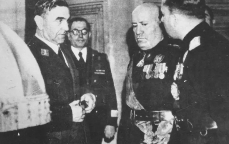 Pavelić i Mussolini prije potpisivanja