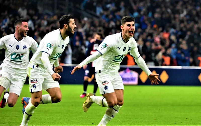 Marseille's Ukrainian midfielder Ruslan Malinovskyi (R) celebrates scoring his team's second goal during the French Cup round of 16 football match between Olympique Marseille (OM) and Paris Saint-Germain (PSG) at Stade Velodrome in Marseille, southern France on February 8, 2023. (Photo by NICOLAS TUCAT / AFP)