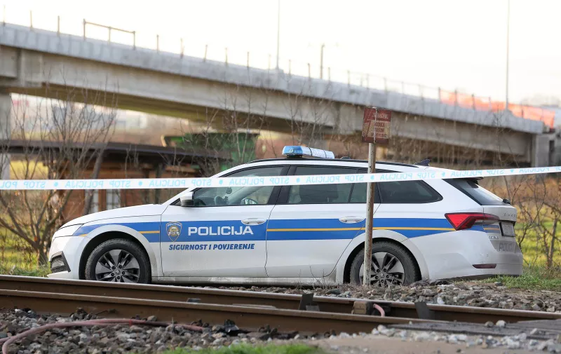 23.12.2022., Prikraj - Putnicki vlak naletio na osobni automobil te je jedna osoba smrtno stradala na pruznom prijelazu Bozjakovina. Photo: Luka Stanzl/PIXSELL