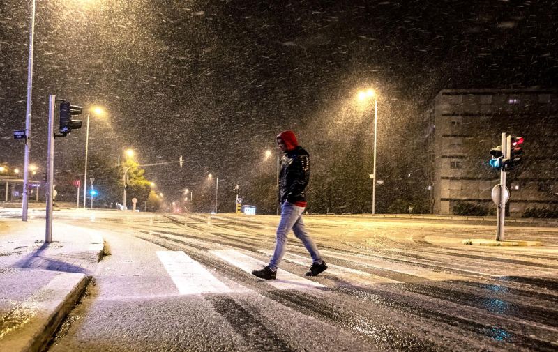 Sinoć je na službenoj postaji DHMZ-a u Splitu, onoj na Marjanu, izmjereno 0,4 Celzijeva stupnja, zaokruženo 0 stupnjeva, što je samo za desetinku više od apsolutnog minimuma za travanj koji je izmjeren 8. travnja 2003.