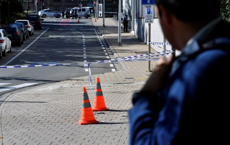A security perimeter has been set around n the scene where two police officers were stabbed on October 5, 2016 in the Schaerbeek neighbourhood in Brussels. / AFP PHOTO / BELGA / DIRK WAEM / Belgium OUT