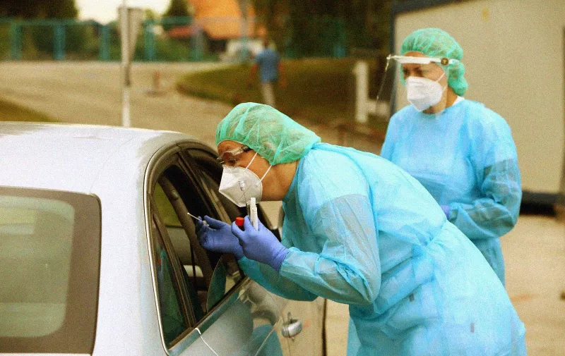 16.07.2020., Karlovac - Guzva na drive in testiranju na koronavirus ispred opce bolnice Karlovac. 
Photo: Kristina Stedul Fabac/PIXSELL