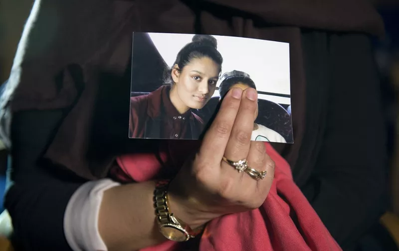 (FILES) Renu, eldest sister of missing British girl Shamima Begum, holds a picture of her sister while being interviewed by the media in central London, on February 22, 2015. A judgement is expected on February 23, 2024 in the appeal case of Shamima Begum, 24, a British woman who lost her UK citizenship after leaving Britain as a teenager to marry an Islamic State fighter. Around 900 people are estimated to have travelled from Britain to Syria and Iraq to join the IS group. Of those, around 150 are believed to have been stripped of their citizenship, according to government figures. (Photo by LAURA LEAN / POOL / AFP)