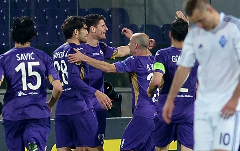 Fiorentina&#8217;s German forward Mario Gomez celebrates (C) with teammates after scoring a goal during the UEFA Europa League second leg quarter-final football match between ACF Fiorentina and FC Dynamo Kiev at the Artemio Franchi Stadium in Florence on April 23, 2015. PHOTO /