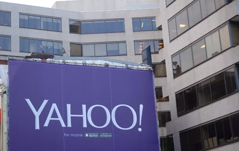 A billboard for the technology company Yahoo is seen August 5, 2015 in Washington, DC. Yahoo is globally known for its Web portal, search engine, Yahoo! Search, and related services including Yahoo Directory and Yahoo Mail.  AFP PHOTO / KAREN BLEIER / AFP PHOTO / KAREN BLEIER