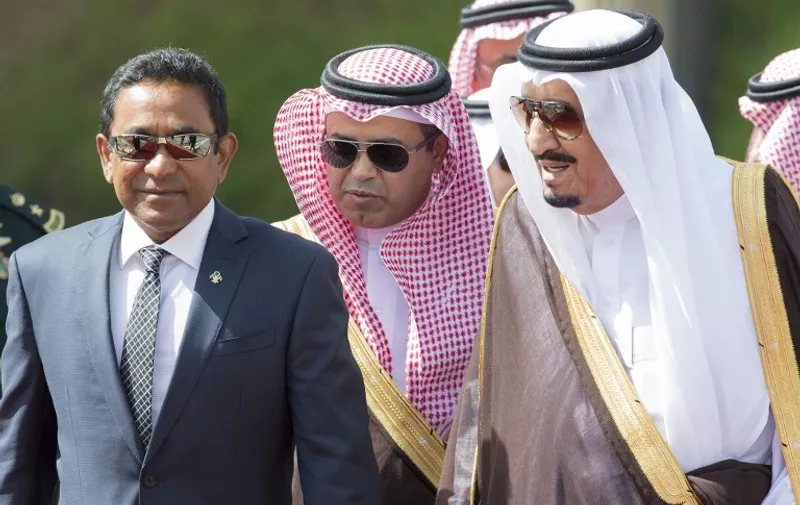 A handout picture provided by the Saudi Royal Palace on October 4, 2016 shows Saudi King Salman bin Abdulaziz (R) welcoming President of the Republic of Maldives Abdulla Yameen Abdul Gayoom (L) upon the latter's arrival to Riyadh. / AFP PHOTO / Saudi Royal Palace / BANDAR AL-JALOUD / RESTRICTED TO EDITORIAL USE - MANDATORY CREDIT "AFP PHOTO / SAUDI ROYAL PALACE /BANDAR AL-JALOUD" - NO MARKETING NO ADVERTISING CAMPAIGNS - DISTRIBUTED AS A SERVICE TO CLIENTS