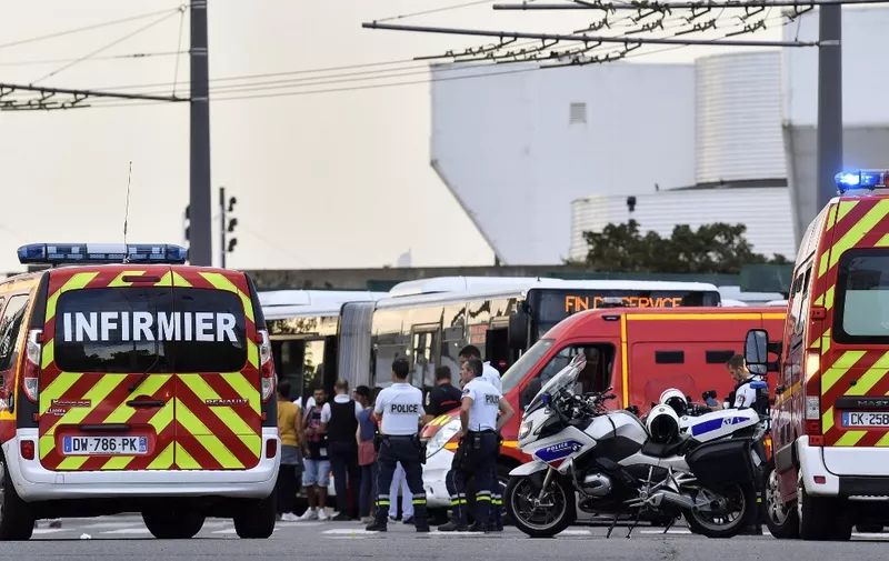 Emergency services are at work in Villeurbanne on the outskirts of Lyon, south-eastern France on August 31, 2019, after a knife attack which has left one dead and six injured. - Two men, one armed with a knife and the other with a skewer, carried out the attack in Villeurbanne in southeastern France, the official said, without giving further details on the motive for the stabbing. (Photo by PHILIPPE DESMAZES / AFP)