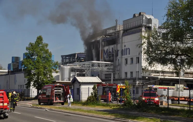 A picture taken on May 12, 2022 shows columns of black smoke billowing from the factory of resin supplier Melamin, where a cistern exploded for unknown reason, sparking a fire and killing five people. The factory is located in Kocevje municipality, some 60 kilometres (40 miles) south of Ljubljana. (Photo by Ales Kocjan / STA FOTO / AFP)