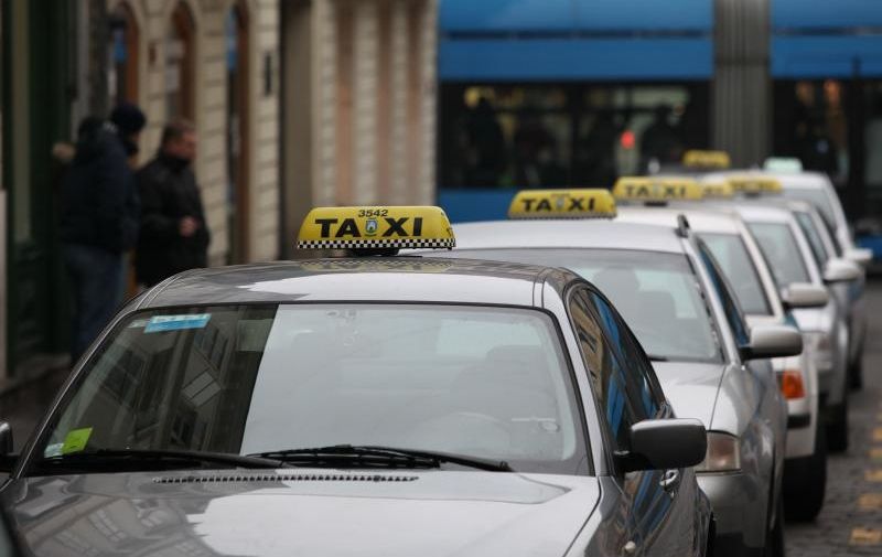 21.11.2011., Zagreb &#8211; Udruzenje Radio Taxi objavilo nove i nize cijene taksi prijevoza od 01.12.2011. Photo: Patrik Macek/PIXSELL
