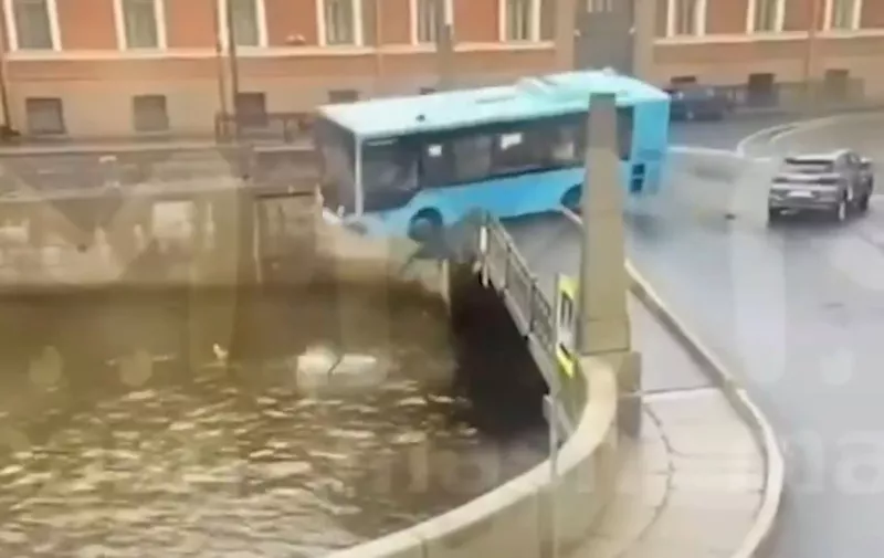 Pad autobusa u rijeku
