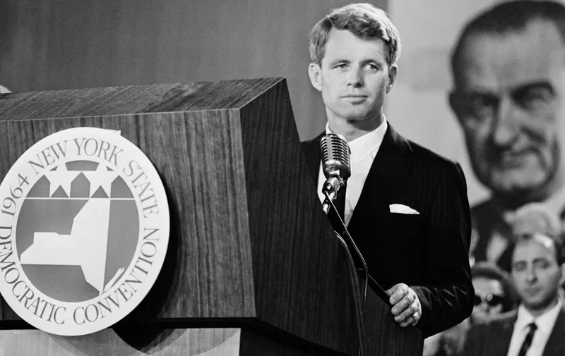 US Attorney General Robert Kennedy gives a speech on September 2, 1964 at the Democratic National Convention in New-York.  AFP PHOTO (Photo by STAFF / AFP)