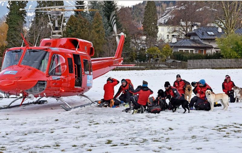 Rescue teams prepare to search for a group of people buried by an avalanche at the Wattener Lizum, Austria, on February 6, 2016. 
Five skiers from the Czech Republic were killed in an avalanche in the Austrian alps that also engulfed 12 other people, police said. Police gave no immediate details on the condition of the other casualties in the incident, which occurred around midday in a valley south of Innsbruck in western Austria.
 / AFP / APA / ZOOM.TIROL / Austria OUT