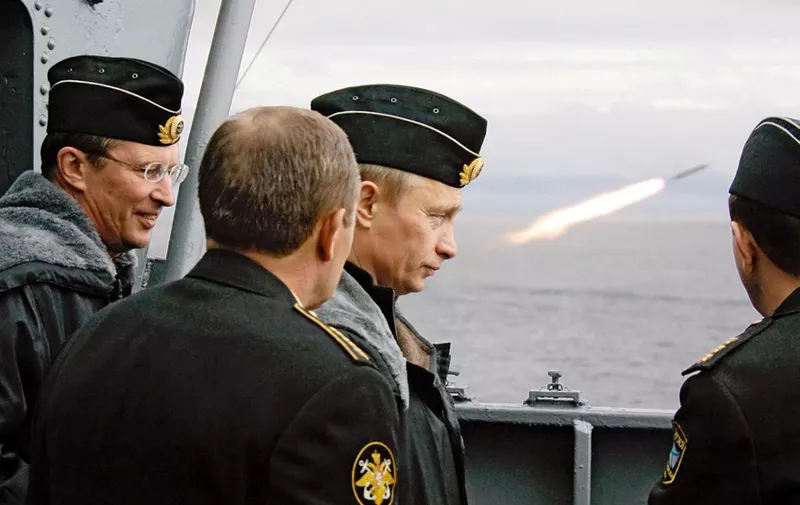 Russian President Vladimir Putin (2nd R) and Russian Defence Minister Sergey Ivanov (L) watch the launch of a missile during military exercises in the Barents Sea aboard of  "Pyotr Veliky" nuclear missile cruiser 17 August 2005. A Russian nuclear submarine fired an intercontinental ballistic missile (IBM) as part of major exercises in the Barents Sea, ITAR-TASS news agency said. AFP PHOTO / ITAR-TASS / PRESIDENTIAL PRESS SERVICE (Photo by ALEXEY PANOV / ITAR-TASS / AFP)
