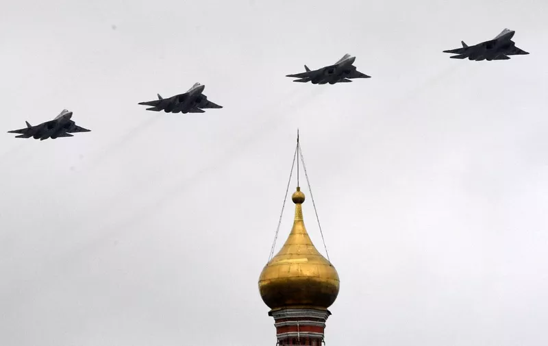 Russian Sukhoi Su-57 fifth-generation fighter aircrafts fly over central Moscow during the Victory Day military parade on May 9, 2021. - Russia celebrates the 76th anniversary of the victory over Nazi Germany during World War II. (Photo by Alexander NEMENOV / AFP)