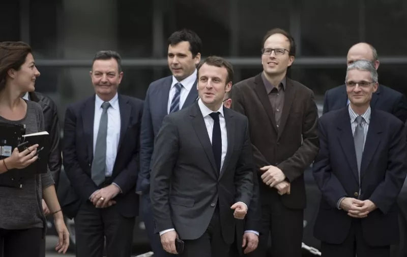 Emmanule Macron (u sredini) prije 8 mjeseci postao je najmlađi ministar gospodarstva u Europi