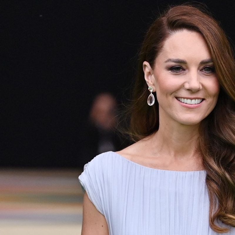 Britain's Catherine, Duchess of Cambridge, arrives on the green carpet to attend the inaugural Earthshot Prize awards ceremony at Alexandra Palace in London on October 17, 2021. - The Earthshot Prize honours five inaugural winners with an award of  £1 million ($1.4 million, 1.2 million euros) each to pursue solutions to the world's greatest environmental problems at a glitering gala ceremony. Prince William, Duke of Cambridge, launched the prestigious Earthshot Prize in October 2020 and hopes that the event will help propel the fight against climate change leading up to the COP26 summit in Scotland, calling those on the shortlist "innovators, leaders and visionaries". (Photo by JUSTIN TALLIS / AFP)
