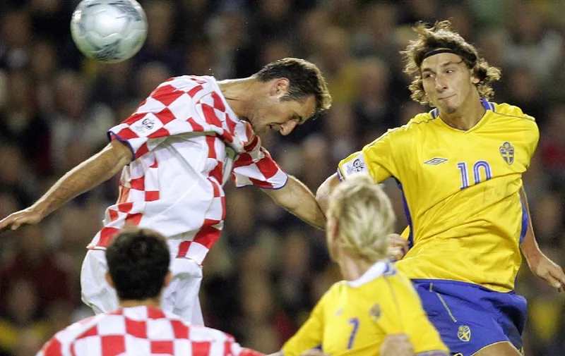 Zlatan Ibrahimovic (R) of Sweden follows the ball after he hit a header against Croatia in a Group 8 qualification match for football World Cup 2006, played in Gothenburg, 08 September 2004. Croatia won by 1-0.  AFP PHOTO - SVEN NACKSTRAND (Photo by SVEN NACKSTRAND / AFP)