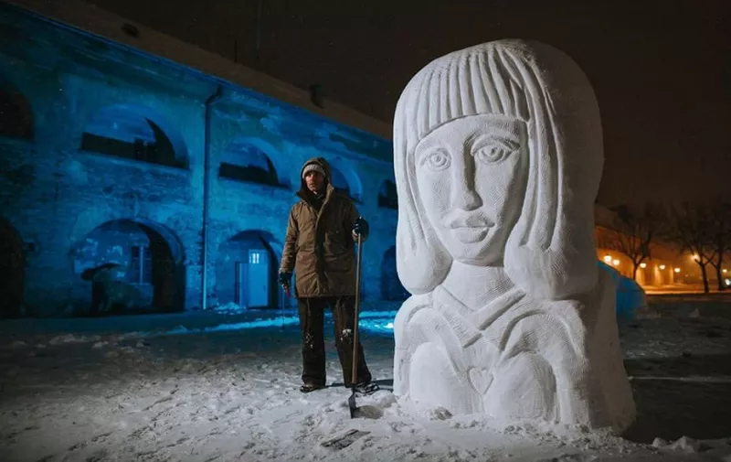 Umjetnik Nikola Faller, kod osječke Tvrđe, izradio je skulpture od snijega