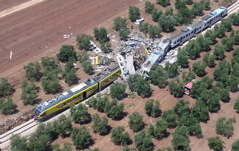 This handout picture released by the Italian firefighters Vigili del Fuoco press office on July 12, 2016 shows two smashed carriages thrown across the tracks in the incident, which happened on a single track stretch of line between Ruvo and Corato, in the southern Italian region of Puglia. 
The chief of the firefighting service in Bari said 10 people had been killed and dozens injured.  / AFP PHOTO / Vigili del Fuoco / -