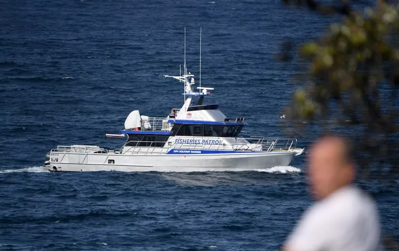 A fisheries boat patrols near the fatal shark attack site on little Bay in Sydney on February 17, 2022, as Sydney authorities deployed baited lines to try to catch a giant great white shark that devoured an ocean swimmer, the city's first such attack in decades. (Photo by Muhammad FAROOQ / AFP)
