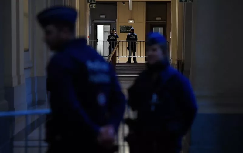 Belgian police stands outside the Palace of Justice in Brussels on January 19, 2023. - The so-called "Qatargate" corruption scandal has grabbed international headlines as a Belgian probe has seen MEP's homes raided, bags full of cash uncovered and senior lawmaker Eva Kaili detained. (Photo by John THYS / AFP)