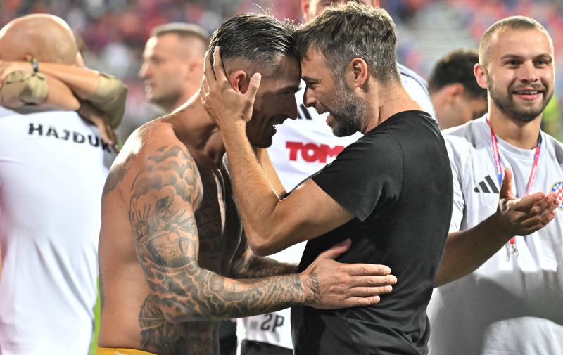 Czestochowa, Poland, 270826. City Stadium Rakow. Hajduk player Marko Livaja and coach Gonzalo Garcia celebrate after winning the return match of the UEFA Conference League play-off, Rakow - Hajduk. Foto: Ante Cizmic / CROPIX Hrvatska Copyright: xxAntexCizmicx/xCROPIXx rakow_hajduk87-270826