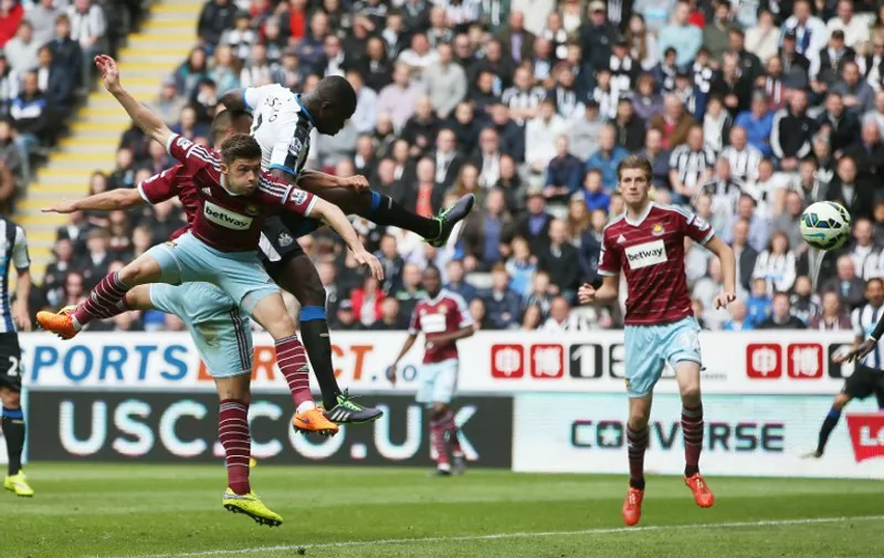 Newcastle United's French midfielder Moussa Sissoko (2L) scores during the English Premier League football match between Newcastle United and West Ham United at St James Park, Newcastle-Upon-Tyne, north east England on May 24, 2015. AFP PHOTO / IAN MACNICOL

RESTRICTED TO EDITORIAL USE. NO USE WITH UNAUTHORIZED AUDIO, VIDEO, DATA, FIXTURE LISTS, CLUB/LEAGUE LOGOS OR LIVE SERVICES. ONLINE IN-MATCH USE LIMITED TO 45 IMAGES, NO VIDEO EMULATION. NO USE IN BETTING, GAMES OR SINGLE CLUB/LEAGUE/PLAYER PUBLICATIONS.