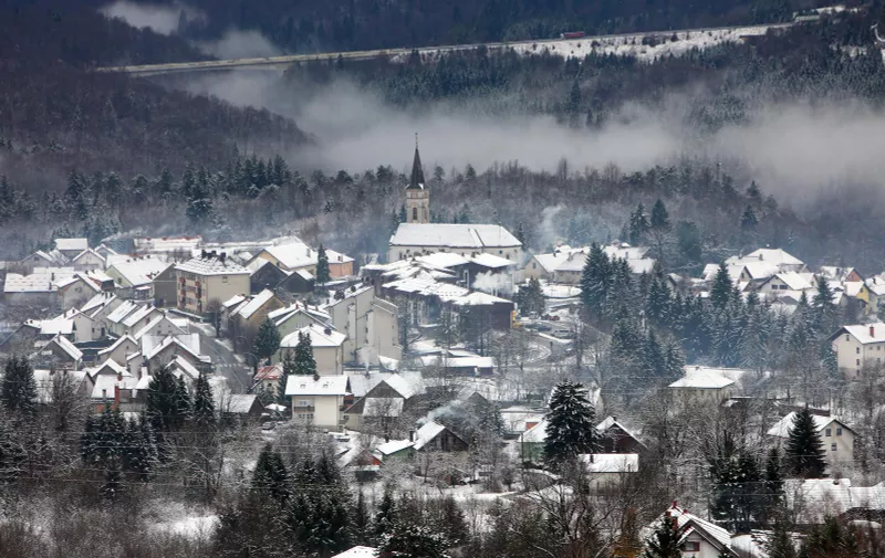 03.12.2021., Vrbovsko - Novi snjezni prekrivac zabijelio je Vrbovsko i okolicu.