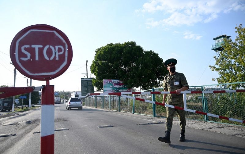 A Transnistrian border guard secures an area at the Transnistria-Ukraine border at the checkpoint in the village of Pervomaysk on September 13, 2021. (Photo by Sergei GAPON / AFP)