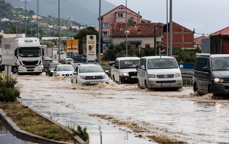 30.05.2022., Kastela - Poplavljene prometnice nakon obilne kise.

 Photo: Miroslav Lelas/PIXSELL
