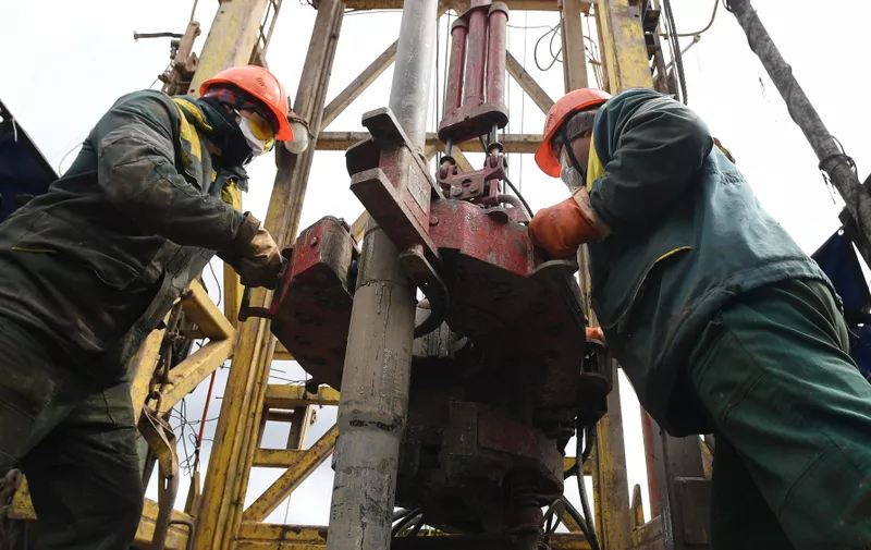 6246908 21.05.2020 Employees work on a drilling rig at an oil field owned by Russia's oil producer Tatneft near Almetyevsk, in the Republic of Tatarstan, Russia.,Image: 521258912, License: Rights-managed, Restrictions: , Model Release: no