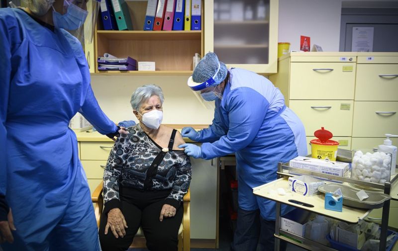 A medical worker prepares to administer a dose of the Pfizer-BioNTech Covid-19 vaccine to an elderly resident of the Fuzine Care Home in Ljubljana, Slovenia, on December 27, 2020. - The European Union began a vaccine rollout, even as countries in the bloc were forced back into lockdown by a new strain of the virus, believed to be more infectious, that continues to spread from Britain. (Photo by Jure Makovec / AFP)
