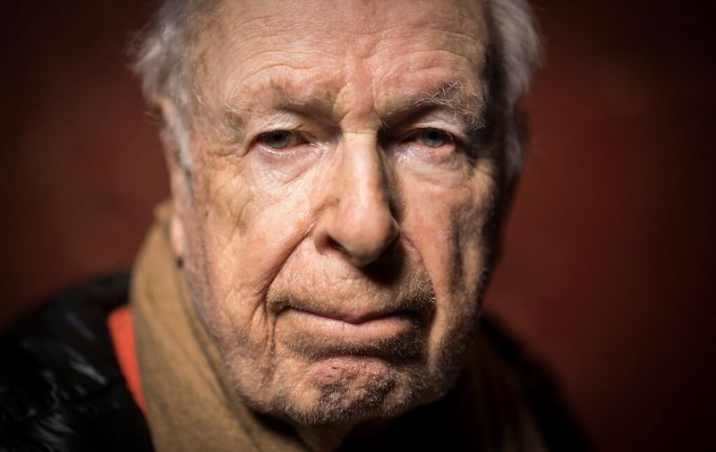 (FILES) In this file photo taken on February 27, 2018 British theatre and film director, playwright and actor Peter Brook poses during a photo session at the Bouffes du Nord theatre in Paris. - British theatre and film director, playwright and actor Peter Brook has died aged 97, AFP reports on July 3, 2022. (Photo by Lionel BONAVENTURE / AFP)