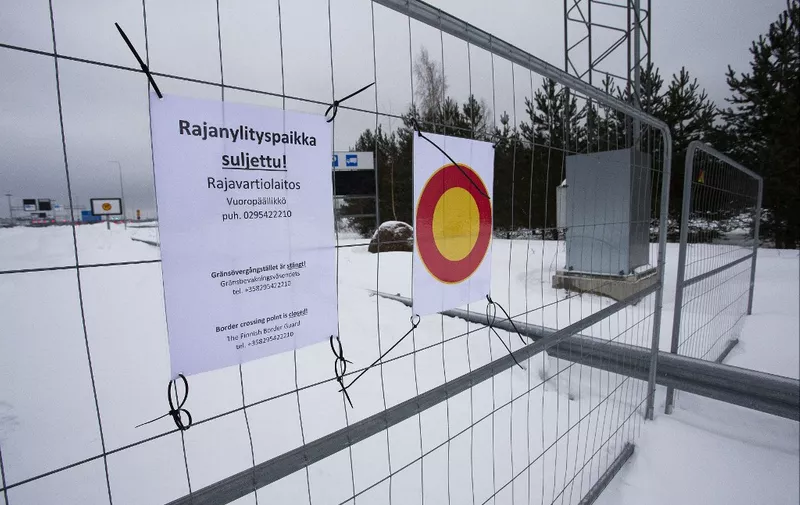 A photo shows the closed Vaalimaa border check point between Finland and Russia in Virolahti, Finland, on January 14, 2024. Finland's government on on January 14 said it would extend its border closure with Russia having shut it following a spike in migrant crossings that Helsinki labelled a Russian hybrid attack. The Nordic country closed the border in mid-December after nearly 1,000 migrants had arrived without a visa through its eastern border crossings since August. (Photo by Lauri Heino / Lehtikuva / AFP) / Finland OUT