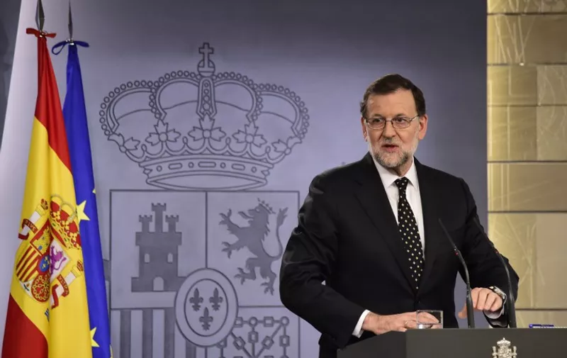 Leader of the ruling Popular Party (PP) and Spanish acting Prime Minister Mariano Rajoy speaks during a press conference at the La Moncloa Palace, following his meeting with Spain's King on January, 22, 2016. Spain's acting Prime Minister Mariano Rajoy today abandoned attempts to form a government, due to lack of support in parliament, a statement issued by the royal palace said.   AFP PHOTO / JAVIER SORIANO / AFP / JAVIER SORIANO