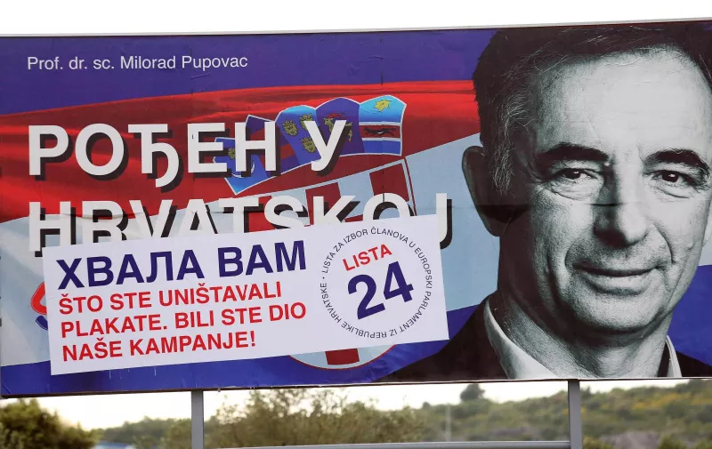 19.05.2019.,Sibenik - Pupovac zahvalio onima koji su unistavali plakate uz napomenu da su i oni dio kampanje.
Photo: Dusko Jaramaz/PIXSELL
