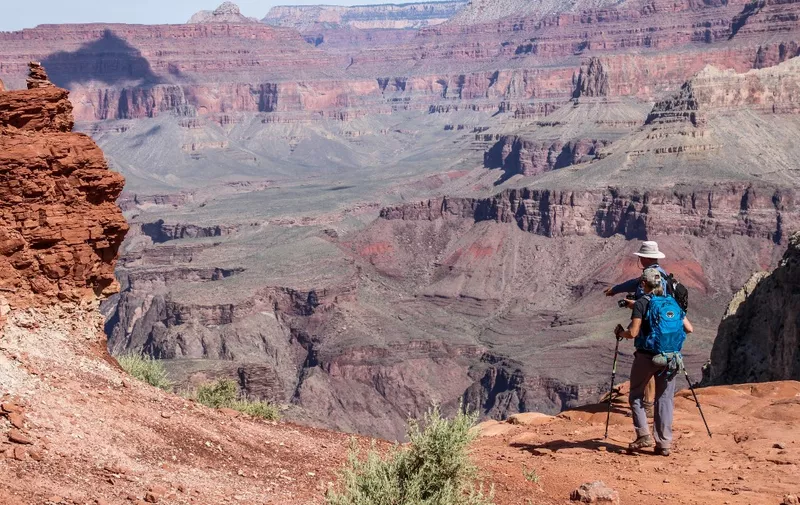 Hikers walk by the edge of the cliffs of the Grand Canyon on May 15, 2019. The Grand Canyon experienced an unusual number of accidental deaths this spring. Despite calls for caution, the risky behavior persists. (Photo by Sébastien DUVAL / AFP)