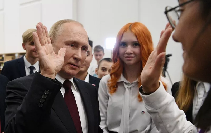 Russian President Vladimir Putin communicates with participants of  an open lesson "Talking about important things", attended by the winners of Olympiads and competitions in the field of culture, art, science and sports among school students at the museum and theater-educational complex in Kaliningrad on September 1, 2022. (Photo by Alexey MAISHEV / SPUTNIK / AFP)