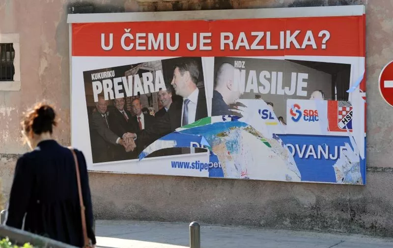 12.11.2011., Sibenik - Po cijeloj zupaniji izvjeseni su plakati svih stranaka za predstojece izbore. 
Photo: Hrvoje Jelavic/PIXSELL