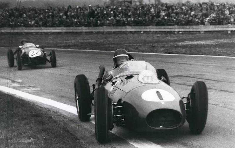 Apr. 04, 1958 &#8211; Motor racing at Goodwood. Hawthorn wins the 100-miles race: The 100-mile international race for the G lover Trophy was won at Goodwood today by Mike Hawthorn, driving a 2 1/2-litre Ferrari. His speed was 94.96 m.p.h. Photo shows Mike Hawthorn in a Ferrari cuts it fine while taking Coped corner during [&hellip;]