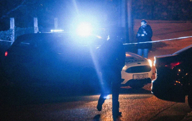 21.10.2020., Zagreb - Oko 20:20 policija je zaprimila dojavu o pronadjenom mrtvom tijelu u Oresju (Susedgrad). U stanu je osim mrtvog tijela pronadjen i tesko ozlijedjeni muskarac koji je takodjer ubrzo preminuo.

Photo: Marin Tironi/PIXSELL