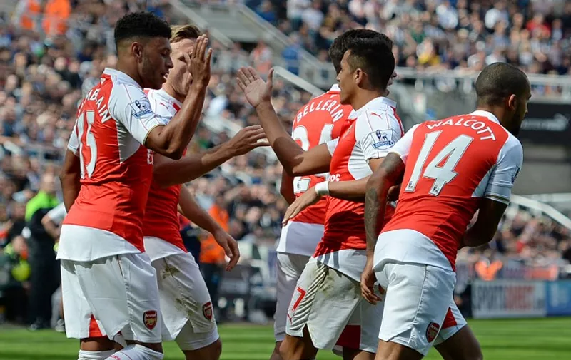 Arsenal's English midfielder Alex Oxlade-Chamberlain is congratulated by teammates after his shot deflects off Newcastle United's Argentinian defender Fabricio Coloccini (not pictured) for Arsenal's opening goal in the English Premier League football match between Newcastle United and Arsenal at St James' Park in Newcastle-upon-Tyne, north east England, on August 29, 2015. AFP PHOTO / OLI SCARFF

RESTRICTED TO EDITORIAL USE. No use with unauthorized audio, video, data, fixture lists, club/league logos or 'live' services. Online in-match use limited to 75 images, no video emulation. No use in betting, games or single club/league/player publications.